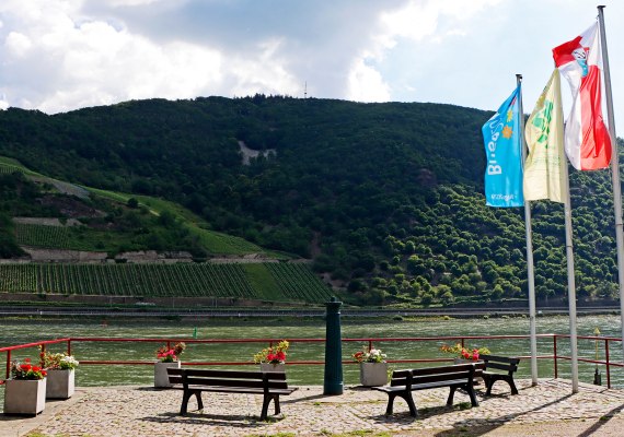 Kranenmauer am Rhein in Trechtingshausen | &copy; Norbert Sch&ouml;ck
