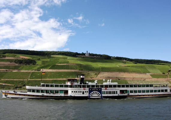 Schifffahrt bei Trechtingshausen | © Norbert Schöck Schifffahrt bei Trechtingshausen | © Norbert Schöck