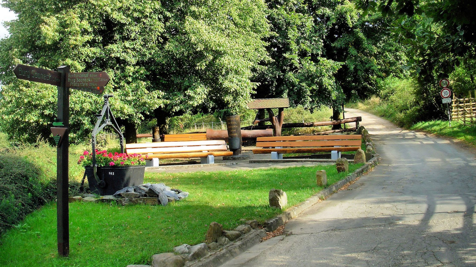 Am Brunnen vor dem Tore in Trechtingshausen | © Karl Heinz Dahlem Am Brunnen vor dem Tore in Trechtingshausen | © Karl Heinz Dahlem